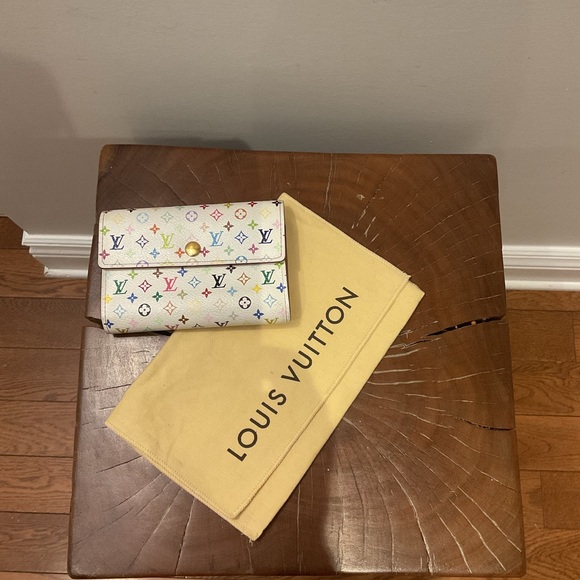 Louis Vuitton x Murakami Multicolor Monogram Wallet on White - Picture 9 of 10